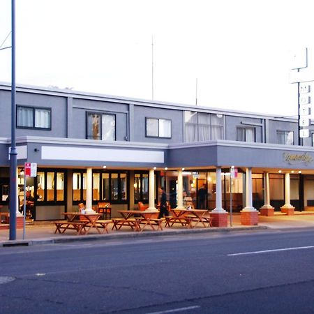 康莫多汽车旅馆 奥尔伯里 外观 照片